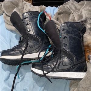 Nike snowboard boots
